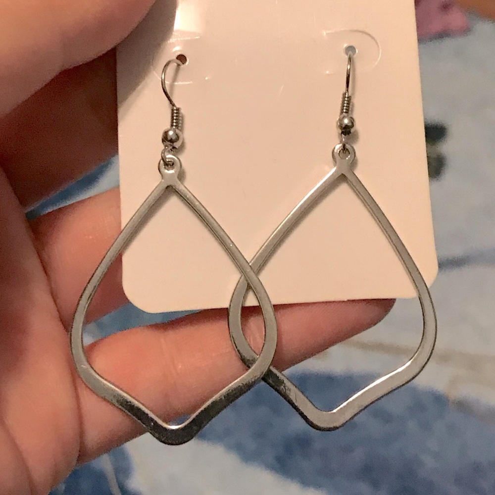 Dangle earrings